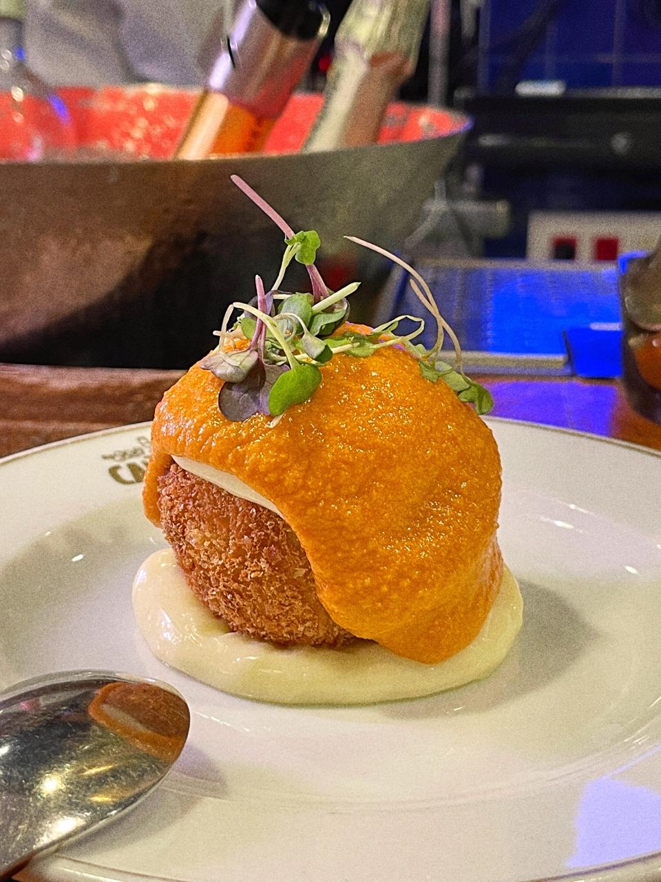 Croquete espanhol servido em um bar
